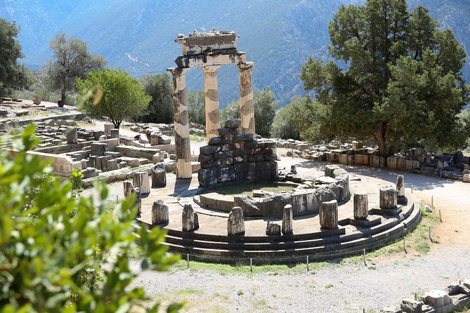 2 Days Private Tour: Delphi & Meteora - The private vehicle and guide setup