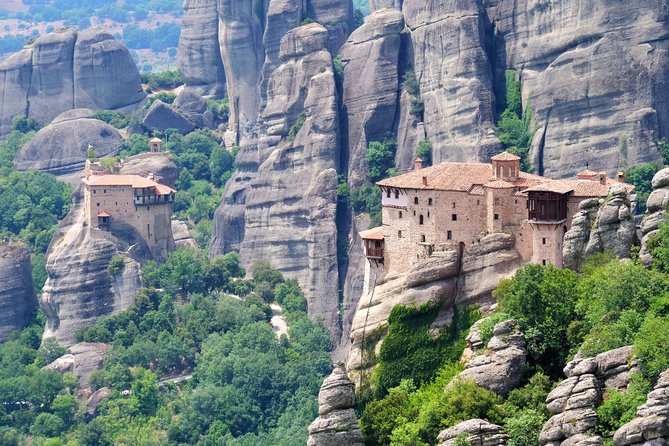 3-Day Trip to Delphi and Meteora from Athens - Guides, group size, and changing coaches