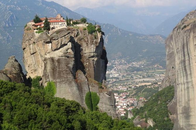 4-Day Classical Greece Tour: Epidaurus, Mycenae, Olympia, Delphi, Meteora - Day 4: Meteora and the Leonidas Monument