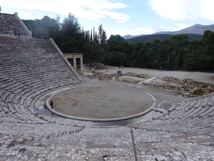 4-Day Tour of Mycenae, Epidaurus, Olympia, Delphi & Meteora - Day three: Delphi, the oracle, and the road to Kalabaka