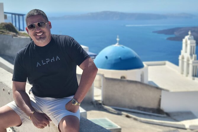 4 hrs PRIVATE island tour and photos, Oia and Blue domes - Akrotiri: medieval walls and a journey into the past