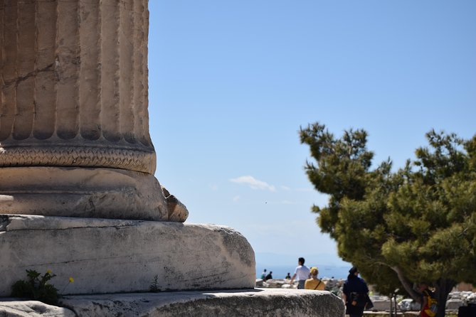Acropolis & Acropolis Museum Group tour in German or Dutch - Guide style and the value of a small group