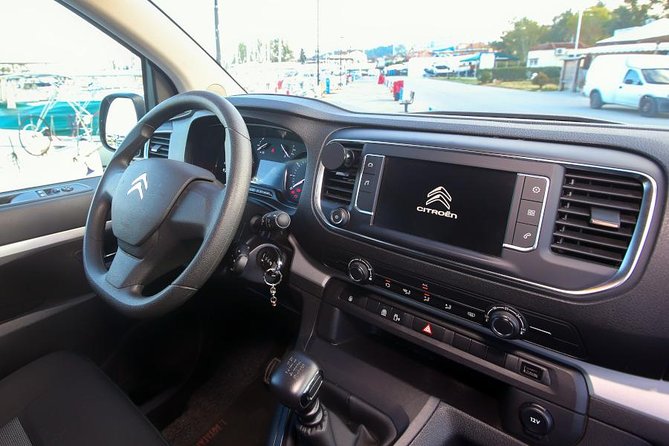 Airport Transfer to Gouvia Marina - Wi-Fi, comfort, and the first hour after landing