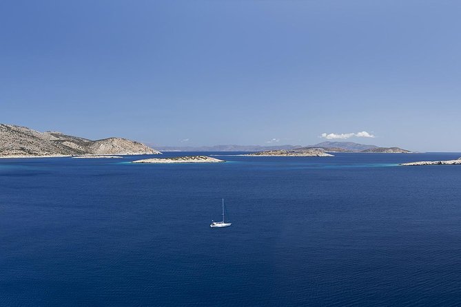 All inclusive day sailing tour from Naxos to the small cyclades - The boat is intimate, but not a soft lounge