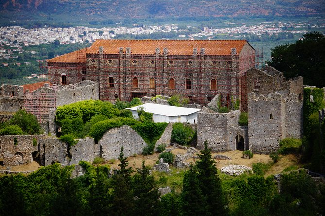 Ancient Sparta & Mystras Private Day Tour from Athens - Meeting Leonidas at the monument