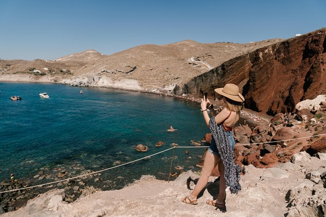 Archaeological Bus Tour To Akrotiri Excavations & Red Beach - Guides add much of the tour’s value