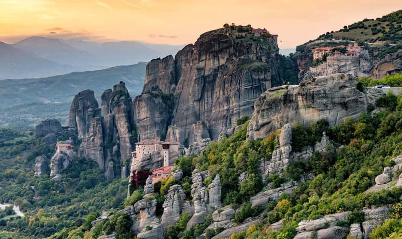 Athens: 2-Day Meteora Tour with Local Guides and Hotel Stay - Arriving in Kalambaka and Kastraki