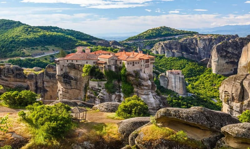 Athens: 2-Day Meteora Tour with Local Guides and Hotel Stay - What the guides add to the experience