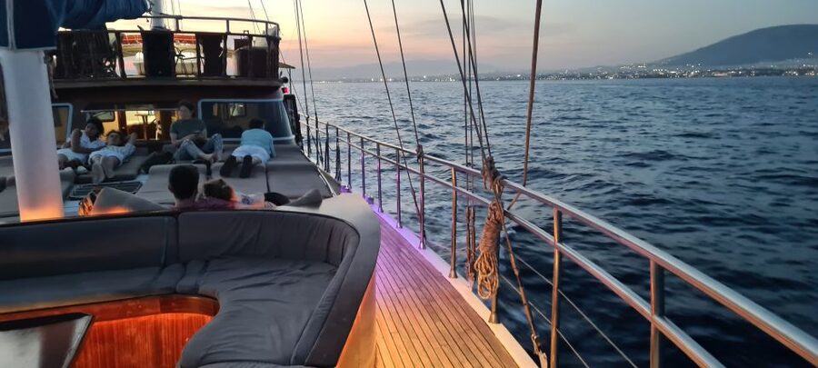 Athens: 3-Hour Sunset Cruise with Swim Stop, Snacks & Drinks - Who should book this Athens evening?
