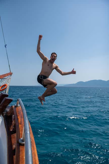 Athens: Agistri, Moni, and Aegina Cruise with Lunch & Drinks - Getting to Marina Zeas before 8:30