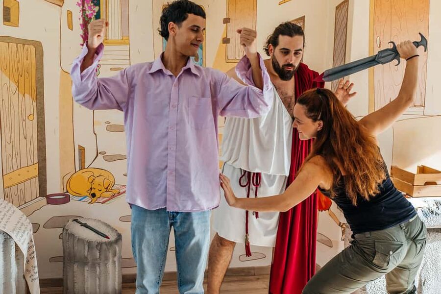 Athens: Ancient Greek Murder Mystery Experience - The Set, Costumes, and Atmosphere