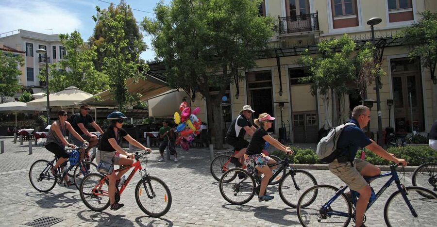 Athens: Bike Tour of Athens Historical Centre - Zappeion, the Acropolis approach, and Dionysiou Areopagitou