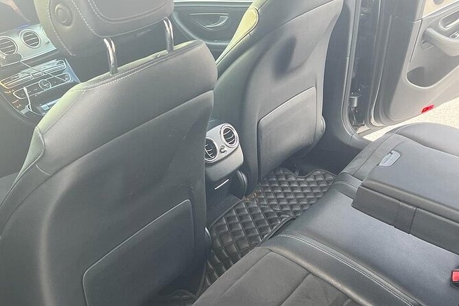 Athens Center to Athens Airport Private Departure Transfer - Choosing between the sedan and minivan