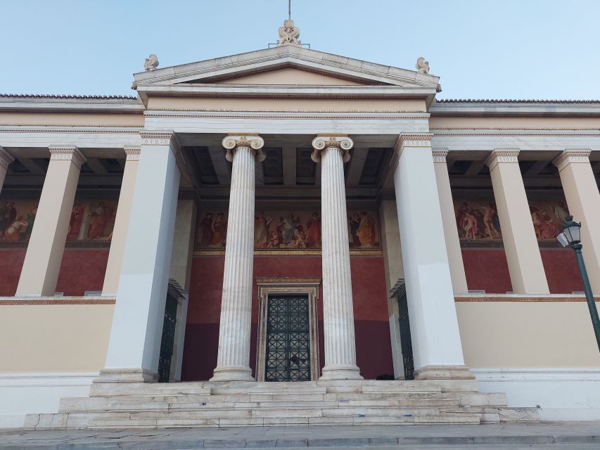 Athens: City Highlights Nighttime Walking Tour in Spanish - Syntagma Square and the Greek Parliament