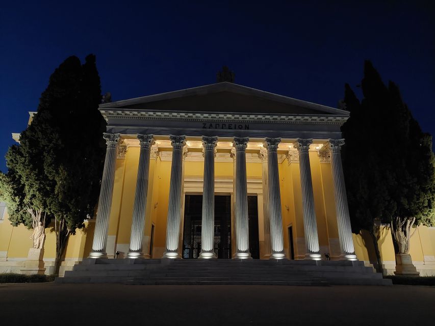 Athens: City Highlights Nighttime Walking Tour in Spanish - Pace, comfort, and access