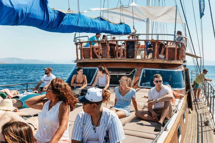 Athens: Cruise to Agistri, Moni & Aegina with Lunch & Drinks - A Greek buffet served at sea