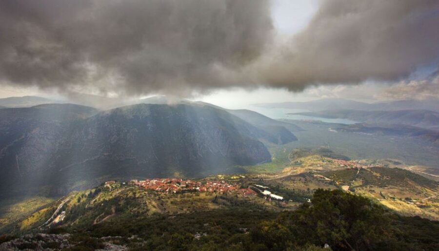Athens: Delphi, Corycian Cave, and 300 Battlefield Day Trip - Transport, timing, and comfort