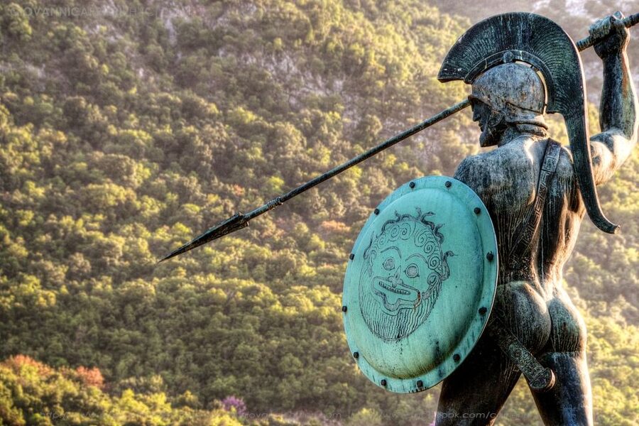 Athens: Delphi, Corycian Cave, and 300 Battlefield Day Trip - Arachova: a quick taste of mountain Greece