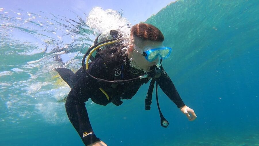 Athens East Coast: Discover Scuba Diving in Nea Makri - The instructors and the small-group advantage