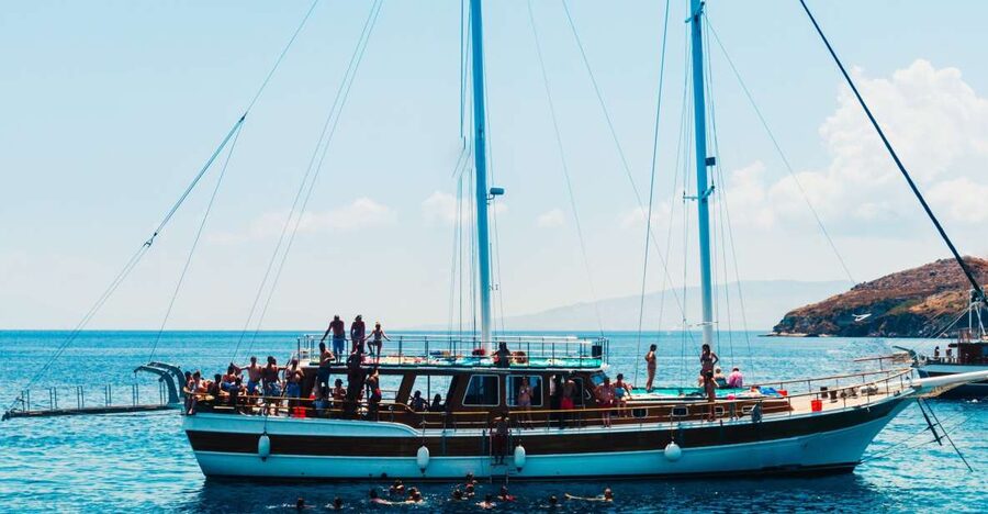 Athens: Full-Day Island Hopping Cruise with Lunch & Transfer - Getting from central Athens to the pier