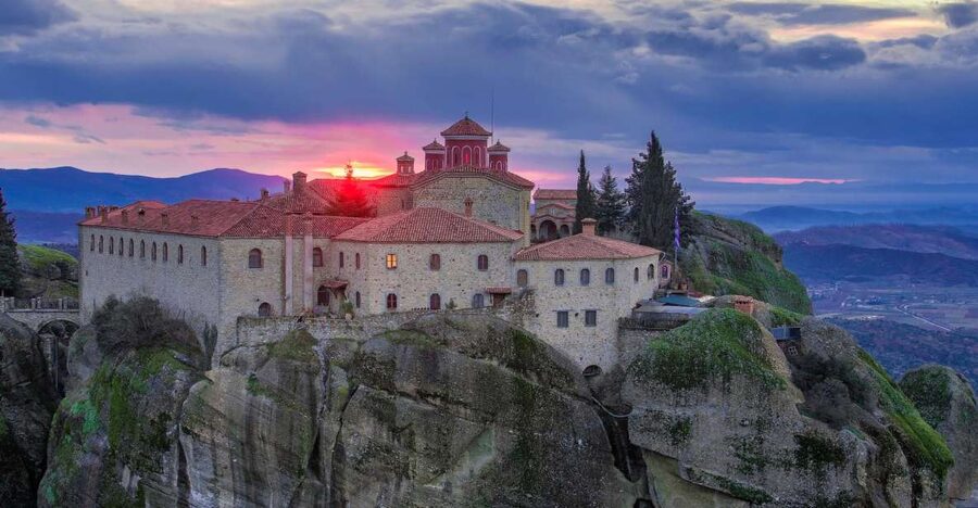 Athens: Meteora 2-Day Trip with Hotel, Sunset & Morning tour - Choosing between Kalambaka and Kastraki