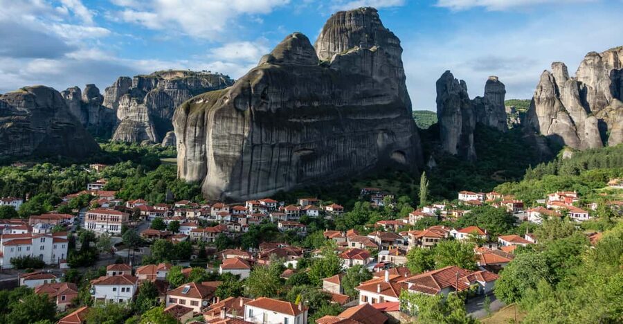 Athens: Meteora Day Trip with Audio Guide and Lunch Option - Key points at a glance