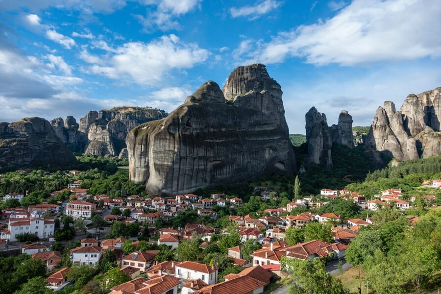 Athens: Meteora Day Trip with Audio Guide and Lunch Option - Meeting the coach in central Athens