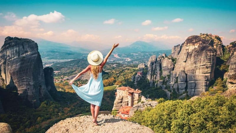 Athens: Meteora Monasteries Day Tour with Lunch - The four-hour journey north