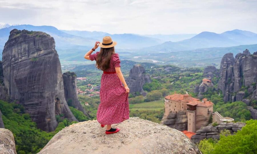 Athens: Meteora Monasteries Day Trip with Caves and Lunch - Why Meteora is worth the long ride from Athens