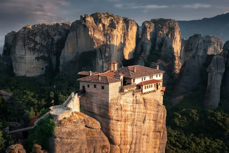 Athens: Meteora Monasteries Day Trip with Caves and Lunch - Viewpoints, photographs, and the changing light