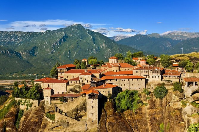 Athens: Meteora Monasteries, Hermit Caves Tour with Pickup - Leaving Athens and crossing central Greece