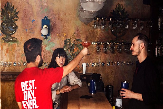 Athens Moonlight Waling Tour with Drinks and Meze Dishes - Guides, group size, and the social feel