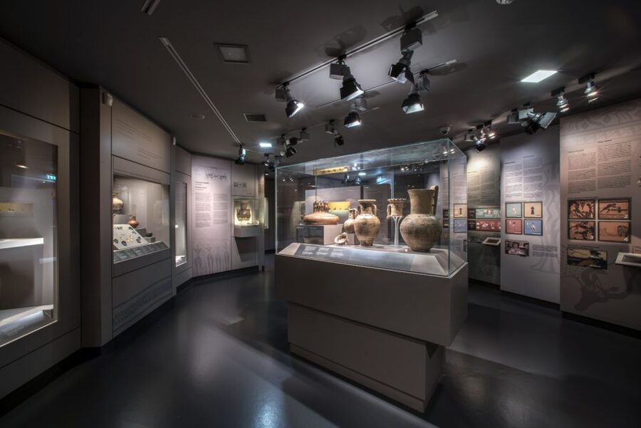Athens: Museum of Cycladic Art Entry Ticket - Finding the entrance near Syntagma Square