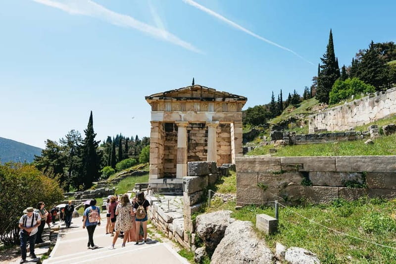 Athens: Mythology of Delphi, Museum and Arachova Guided Tour - Key points to know before booking