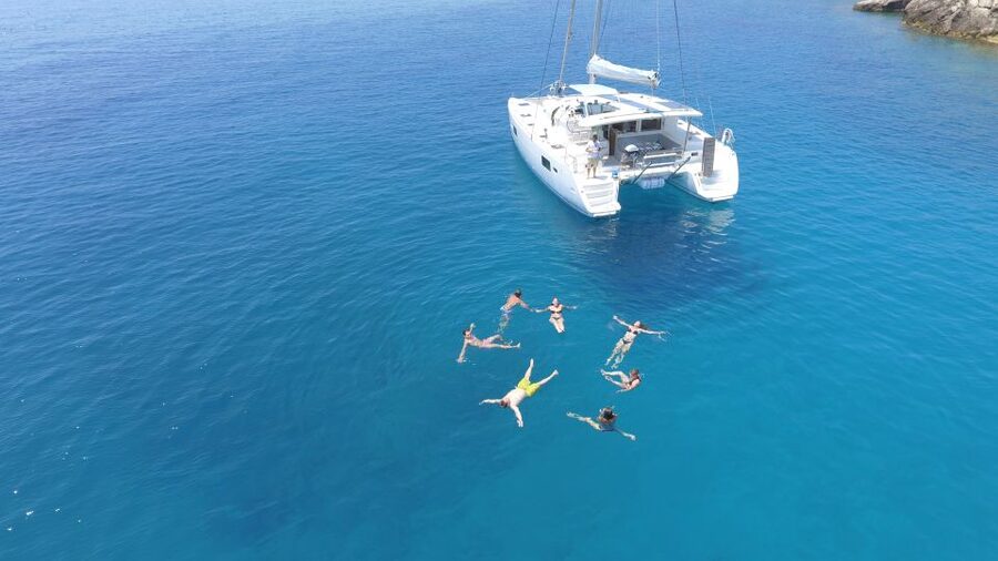 Athens: Riviera Catamaran Cruise with Meal and Drinks - Small details that improve the day
