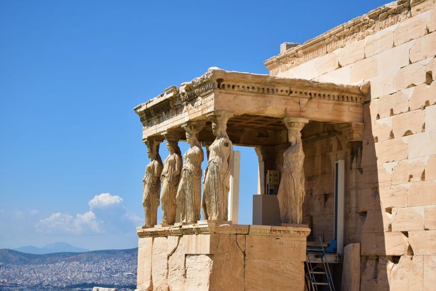 Athens: The Acropolis Guided Walking Tour in Dutch - Passing through the Propylaea