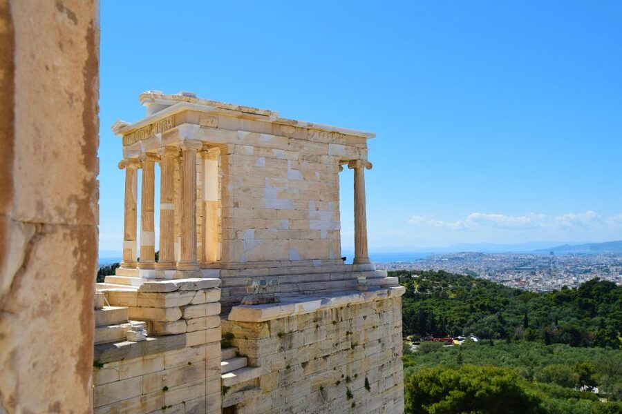 Athens: The Acropolis Guided Walking Tour in German - The Erechtheion and its unusual design