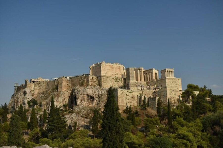 Athens: the Great Greek Philosophers Guided Tour in Spanish - A tour led by conversation and questions