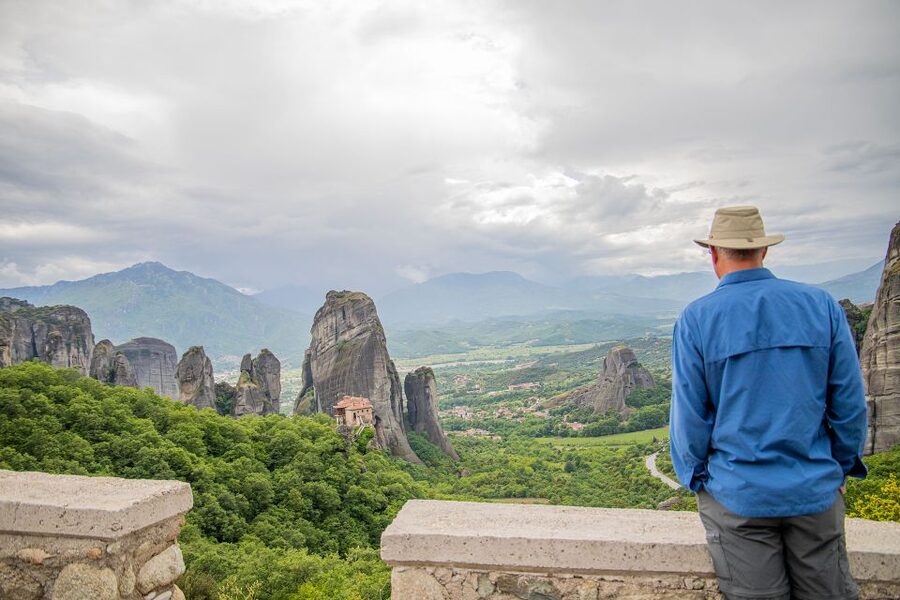 Athens to Meteora: Monasteries & Hidden Caves Bus Tour - Viewpoints, photographs, and the role of the driver