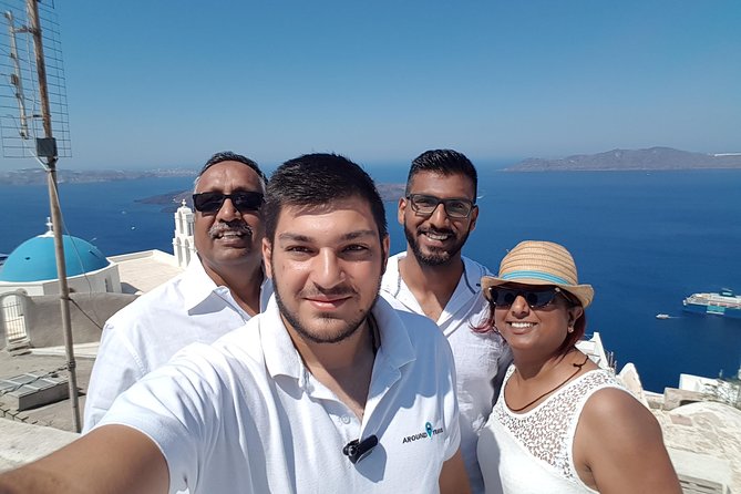 Best of Santorini Customized Private Tour - Oia and Finikia: postcard views with a quieter side street