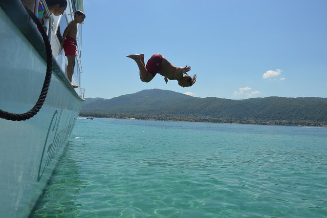 Blue Lagoon-Vourvourou Lunch Cruise from Ouranoupolis - Souvlaki lunch after the first swim