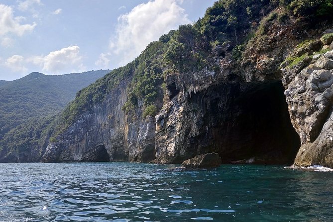 Boat Trip "Sea Caves of Thetis" - Why the Pelion coast makes this boat trip special