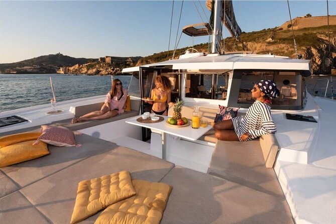 CATAMARAN Kleftiko Poliegos & Round of Milos Lunch with Openbar - What the day feels like onboard