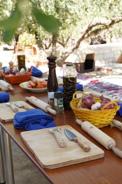 Chania: Authentic Cooking Class - Garden vegetables and the careful art of dolmades