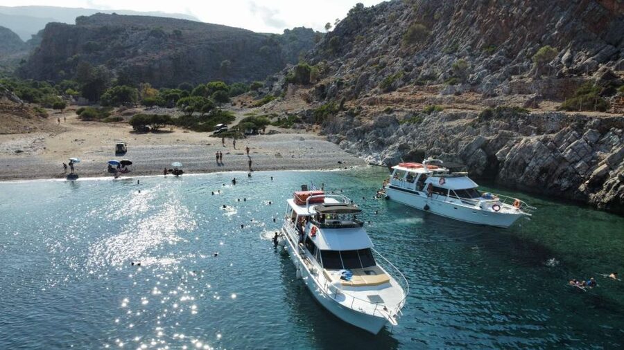 Chania: Menies Beach & Chironisia Bay Cruise with Snorkeling - Menies Beach, ruins, and clear water