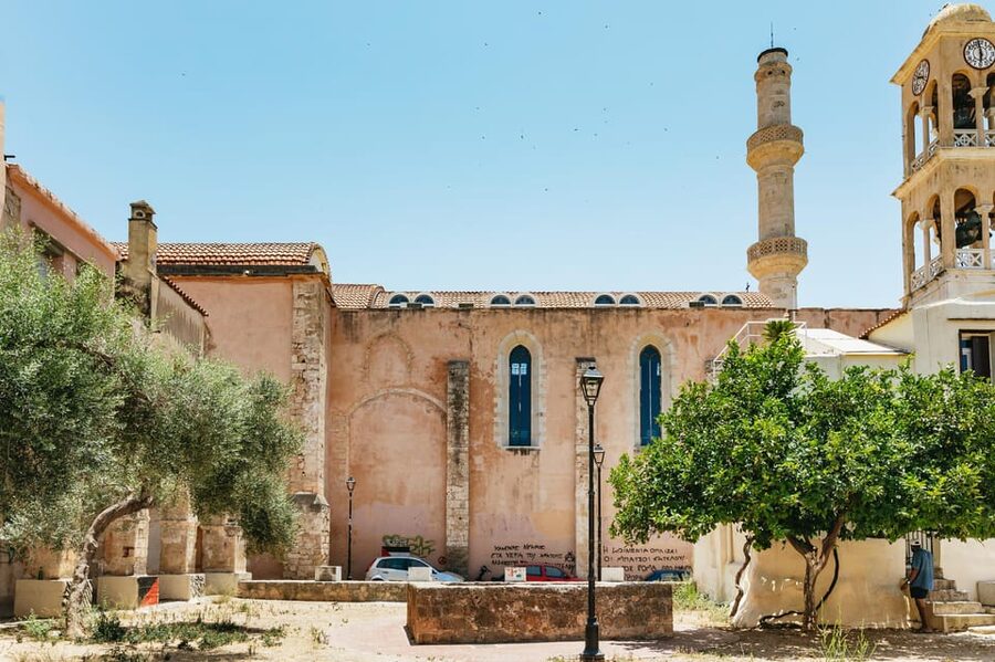Chania: Old Town Highlights Guided Tour with Street Food - Key points at a glance