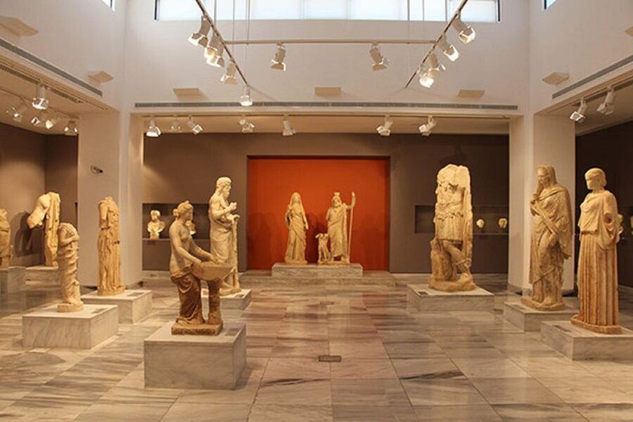 Chania/Rethymno: Knossos Palace & Heraklion City Tour - The long ride across northern Crete