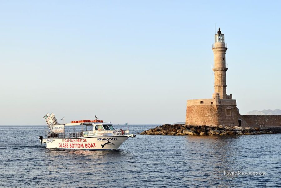 Chania Town: Glass-Bottom Boat Cruise to Thodorou & Lazareta - What the glass bottom can and cannot show