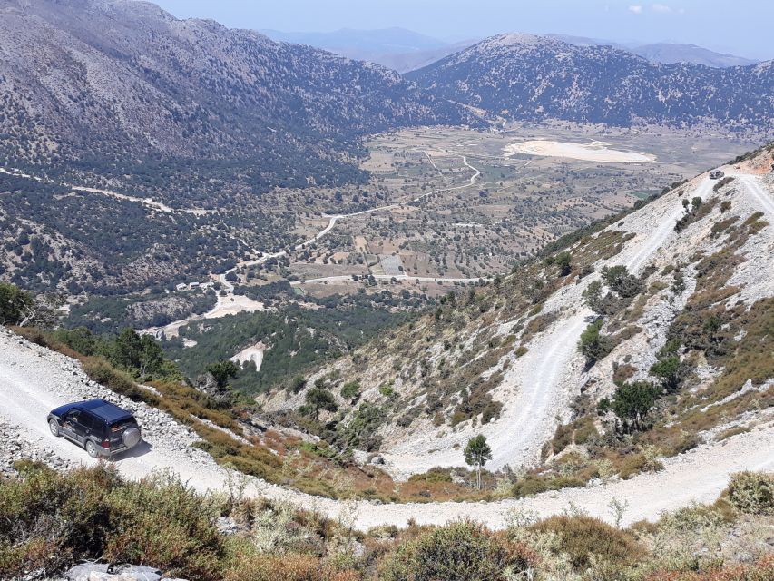 Chania: White Mountains Safari Tour with Lunch and Tastings - The guides make a practical difference