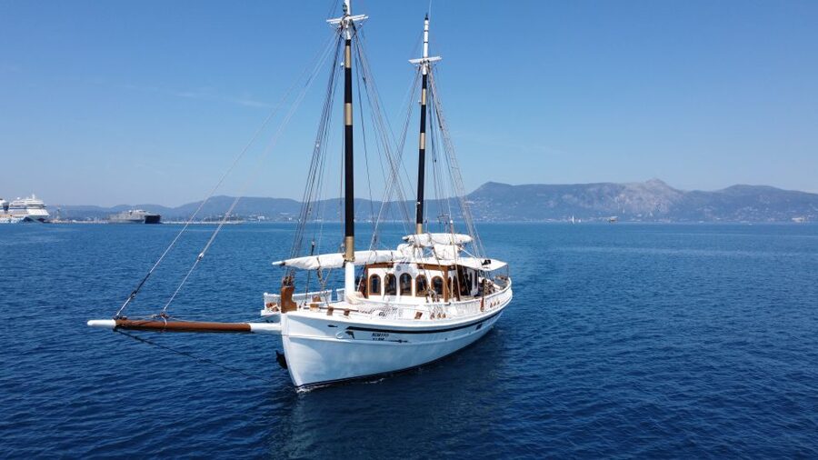 Corfu: Sunset Cruise on Classic Boat with Cocktails & Snacks - Cocktails, wine, beer, and Greek finger food
